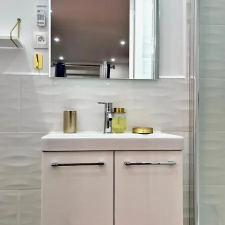 Le Moderne - Wifi - Near Train Station Apartment Reims