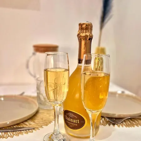 Le Moderne - Wifi - Near Train Station Διαμέρισμα *