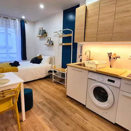 Le Moderne - Wifi - Near Train Station Apartament