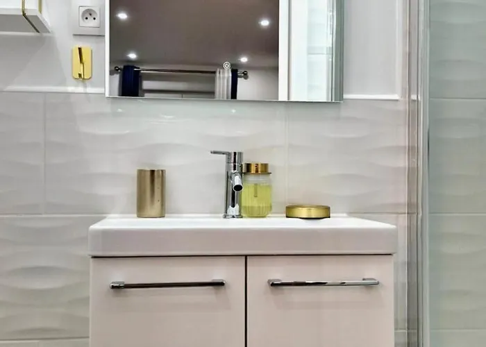 Le Moderne - Wifi - Near Train Station Apartament Reims