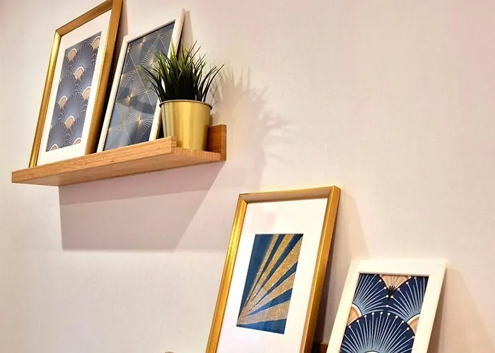 Le Moderne - Wifi - Near Train Station Apartament *